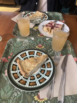 Quiche with smoked tofu and raspberry cake  at L'arche À L'eau in Reims