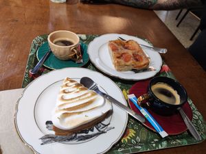 Great espresso, clafoutis and lemon meringue pie at L'arche À L'eau in Reims