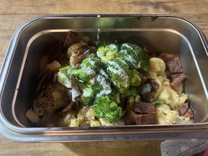 Mac’n trees w/ waken (faux bacon)  at Papio's Place - Kiosk in Kihei