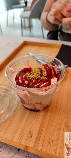 Strawberrie tiramisu at Vegetal Food Court in Paris