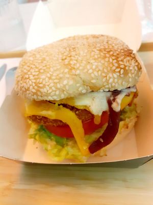 Lincoln ♡ at Vegetal Food Court in Paris