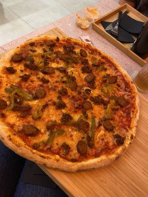 Pizza orientale   at Vegetal Food Court in Paris