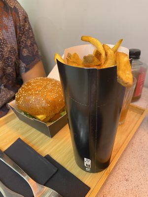 Burger frites   at Vegetal Food Court in Paris