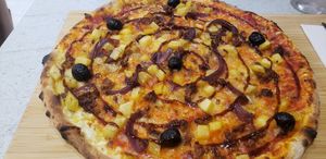 Louisiane pizza at Vegetal Food Court in Paris