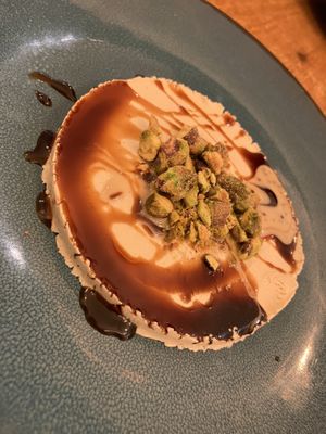 Pâte de sésame sucrée, caramel, pistache   at narenj in Orleans