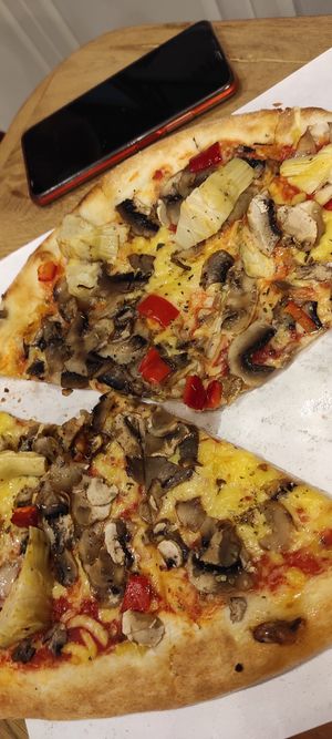 Cheesy pizza with veggies (artichoke, mushrooms, pepper, tomatoes, tofu) at Pizzano in Alba Iulia