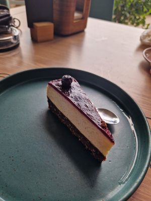 Vegan cheesecake at Pizzano in Alba Iulia