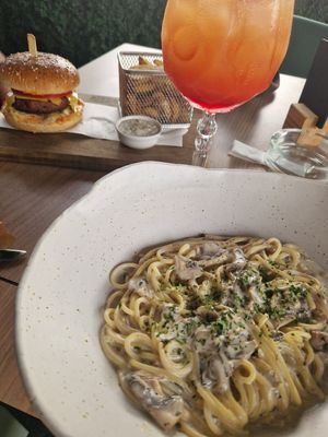 Vegan mushroom pasta and vegan burger - amazing at Pizzano in Alba Iulia