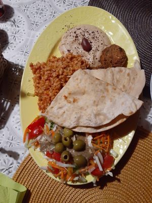 Humus plate at Menedék in Ispank