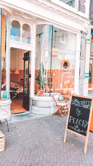 Shop front at Peachy Juicery in Schiedam
