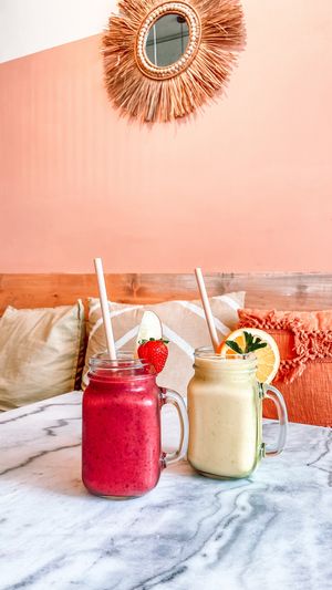 Smoothie favorites: Very Berry & Très Tropical at Peachy Juicery in Schiedam