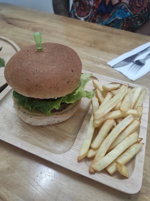 Classic burger at Oon Jai Marketplace in Vientiane