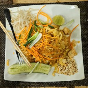 Pad Thai with tofu at Seaflower Bungalows in Koh Phangan