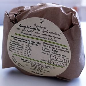 Queso de anacardos semicurado, "pistacho" at La Boca Comida Para Llevar in Santiago De Compostela