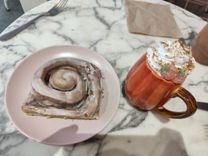 Cinnamon Swirl and a Pumpkin Spice Latte at Pom Kitchen - Crookes in Sheffield