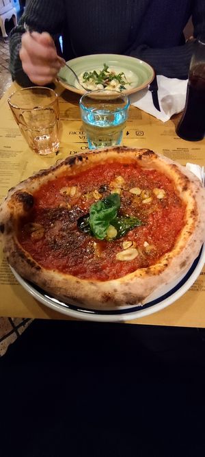 Marinara (dark Spot ist a Shadow) at Osteria de' Peccatori in Florence