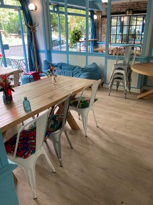  at The Bench Café in Paris