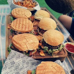  at Atipik Street Food in Saint-leu