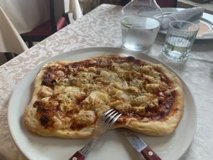 artichoke pizzaa  at PiranArt Restaurant & Gelateria & Caffeteria in Piran