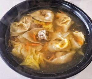 Piping hot wan ton soup, one of the best in town at Hongxuan Cafe 宏軒 in Kuching