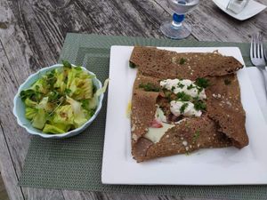 Galette de sarrasin, crème de basilic, aubergine rôtie, tomate, "faux-zzarella", salade verte   at Le Teddy's in Rennes