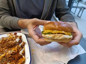 Classic burger at Flip n Dip in Vienna