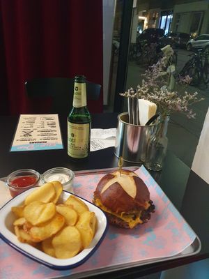 Super tasty Flip n dip Burger 🍔! at Flip n Dip in Vienna