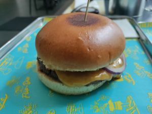 Regular burger at Flip n Dip in Vienna