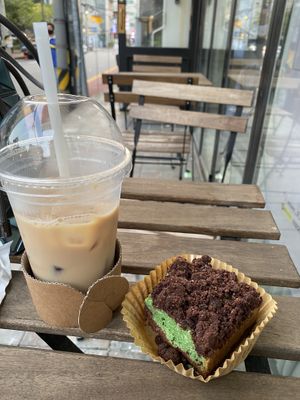 Nice little outdoor seating area   at Miam-o Bread 미얌오브래드 in Seoul