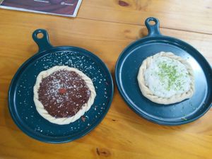 Esfiha de chocolate e esfiha de mousse de limão at Lemí in Rio De Janeiro