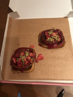 Two cinnamon buns for 15€ 🤬  at RAZZO Vegan Pizza Bar in Cologne