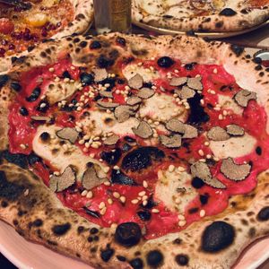 Pink truffle pizza  at RAZZO Vegan Pizza Bar in Cologne