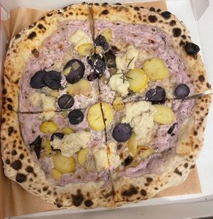 Pizza Violetta   at RAZZO Vegan Pizza Bar in Cologne
