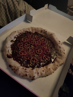 CHOC & PRETZEL PIZZA at RAZZO Vegan Pizza Bar in Cologne