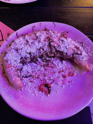 „Sophia Loren“ pizza pocket  at RAZZO Vegan Pizza Bar in Cologne