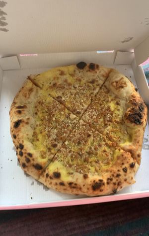 Pizza Carbonara  at RAZZO Vegan Pizza Bar in Cologne