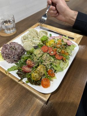 Dumpling plate  #Veganuary at Zirael Vegan Restaurant in Kyoto