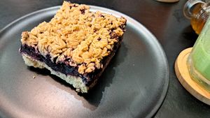 Mixed berries crumble bar at Veganerie - Kingkeaw in Bangkok