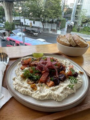 The home made bread that came with this dish was the perfect accompaniment 😋 #Veganuary at Eat.Co in Bangkok