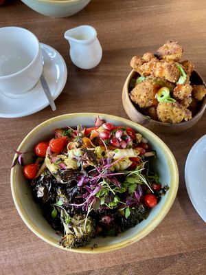 Salad bowl with crispy GF cauliflower bites    at Zappa's in Totnes