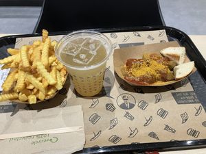 Fries, Apfel Schorle, Currywurst   at VINCENT - The Playce in Berlin