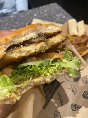 Cheeseburger   at VINCENT - The Playce in Berlin