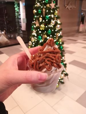 Winter spice ice cream at VINCENT - The Playce in Berlin