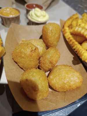 Chili cheese bites at VINCENT - The Playce in Berlin