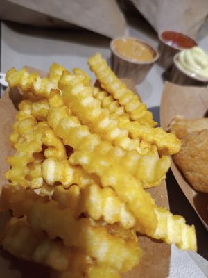 Chips at VINCENT - The Playce in Berlin