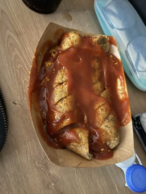 Double Currywurst végane   at VINCENT - The Playce in Berlin