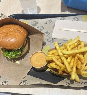 Chicken burger, fries, chipotle mayo  at VINCENT - The Playce in Berlin
