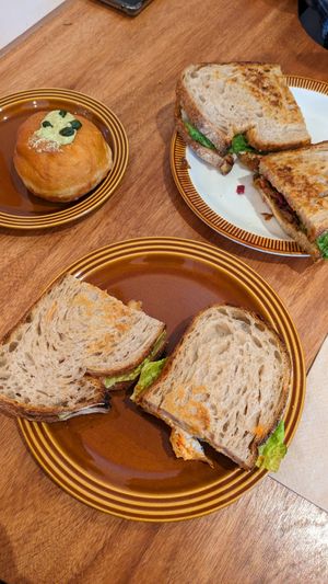 Kimchi & Cheez sandwich, Reuben sandwich and pistachio donut #Veganuary at Third Culture in East London