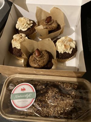 Cupcakes 💜  at Mayple, Golden Cakes- Maastricht in Maastricht