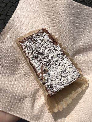 Karamell raw  at Mayple, Golden Cakes- Maastricht in Maastricht